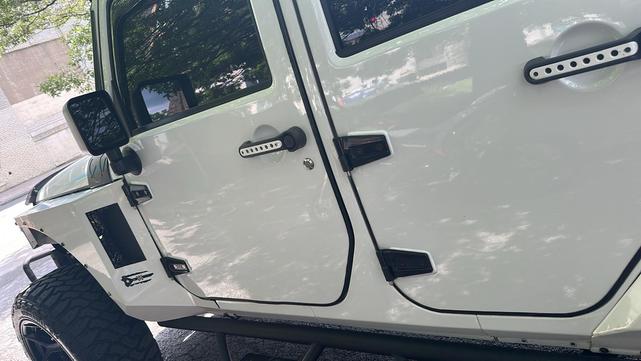 Photo of 2018 White Jeep Wrangler JK Unlimited