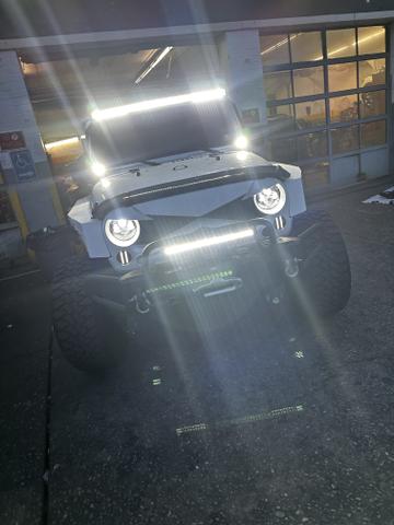 Photo of 2018 White Jeep Wrangler JK Unlimited