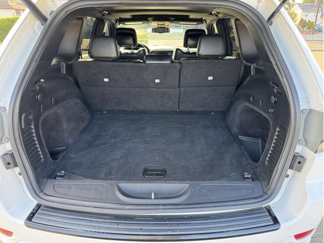 Photo of 2015 White Jeep Grand Cherokee
