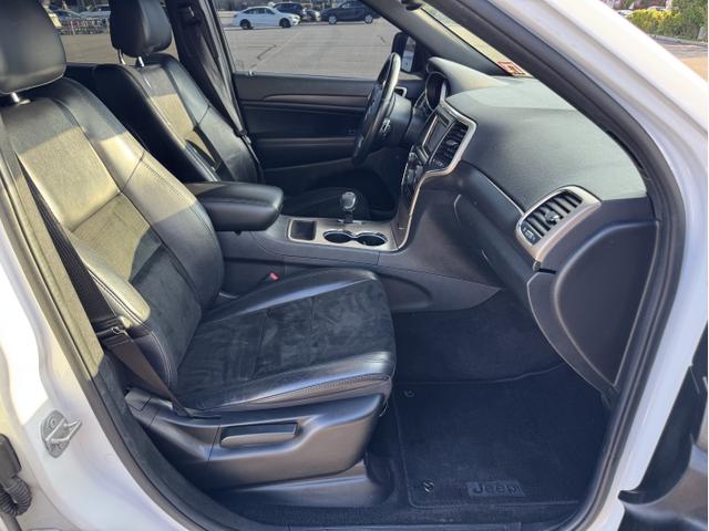 Photo of 2015 White Jeep Grand Cherokee