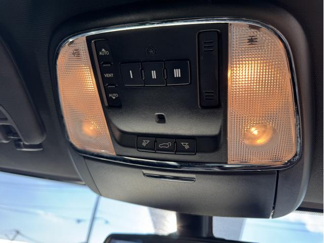 Photo of 2015 White Jeep Grand Cherokee