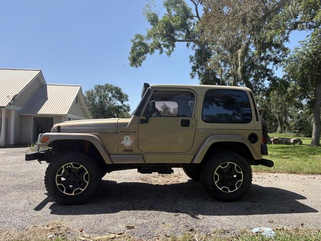 Photo of 2000 Gold Jeep Wrangler