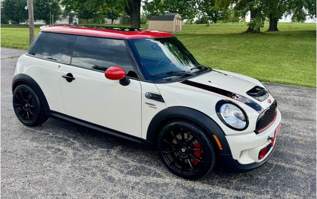 Photo of 2011 White MINI Cooper