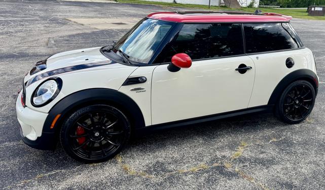 Photo of 2011 White MINI Cooper