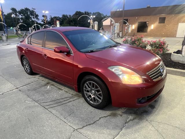 Photo of 2007 Red Nissan Altima