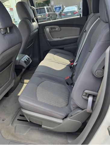 Photo of 2011 White Chevrolet Traverse