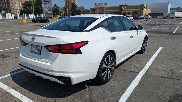 Photo of 2019 White Nissan Altima