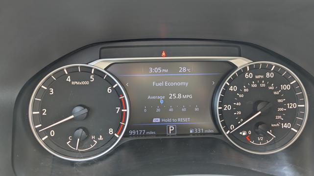 Photo of 2019 White Nissan Altima