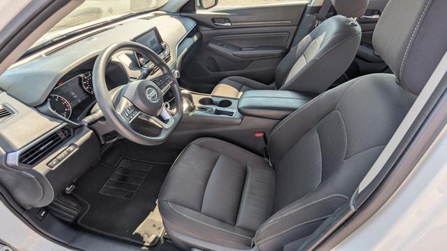 Photo of 2019 White Nissan Altima