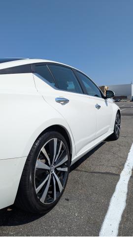 Photo of 2019 White Nissan Altima