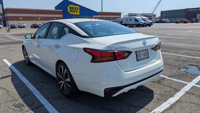 Photo of 2019 White Nissan Altima