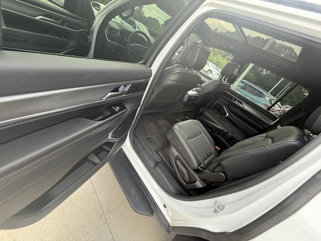 Photo of 2023 White Jeep Wagoneer