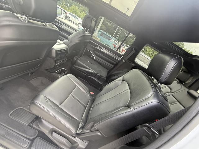 Photo of 2023 White Jeep Wagoneer