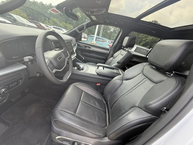 Photo of 2023 White Jeep Wagoneer