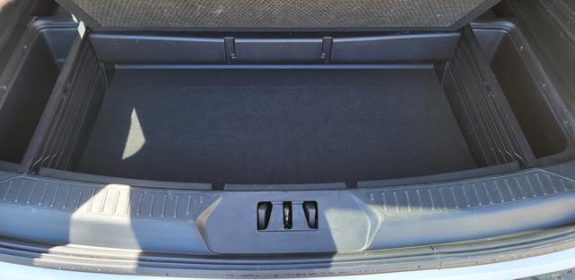 Photo of 2022 White Ford Explorer
