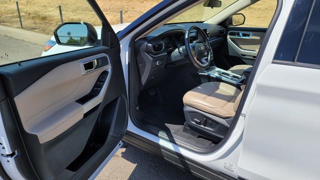 Photo of 2022 White Ford Explorer