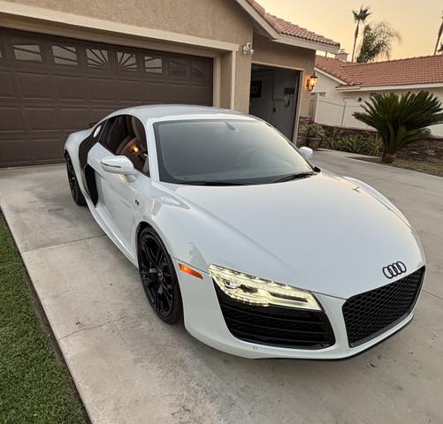 Photo of 2015 Gray Audi R8
