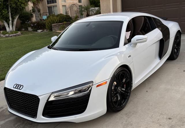 Photo of 2015 Gray Audi R8