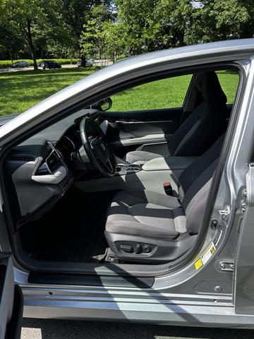 Photo of 2023 Silver Toyota Camry Hybrid