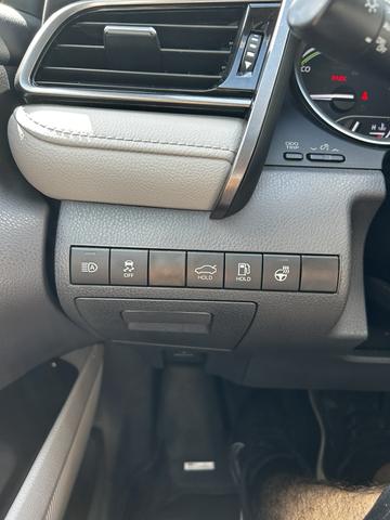 Photo of 2023 Silver Toyota Camry Hybrid