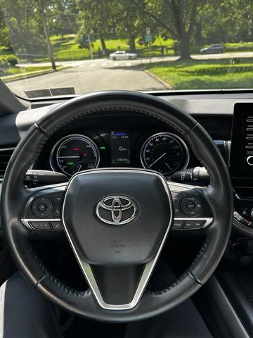 Photo of 2023 Silver Toyota Camry Hybrid