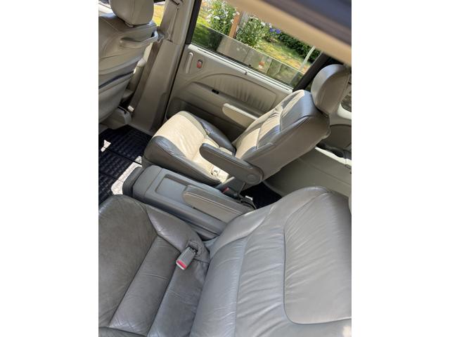 Photo of 2005 Gray Honda Odyssey