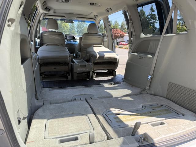 Photo of 2005 Gray Honda Odyssey