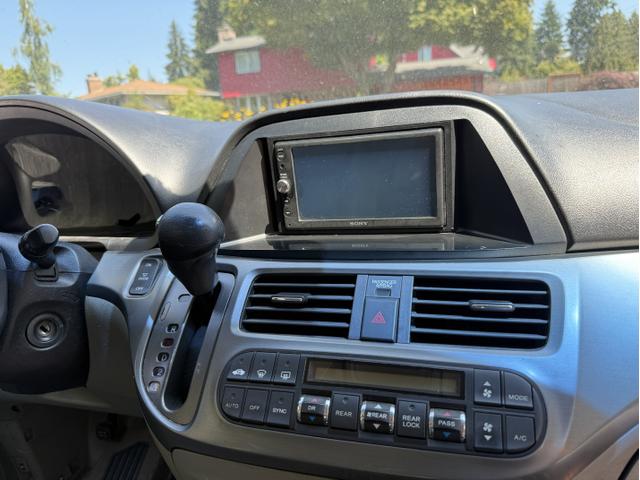 Photo of 2005 Gray Honda Odyssey