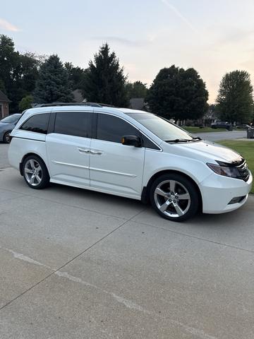 Photo of 2012 White Honda Odyssey