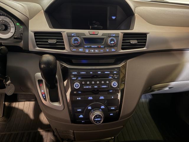 Photo of 2012 White Honda Odyssey