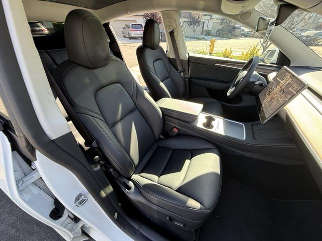 Photo of 2024 White Tesla Model Y
