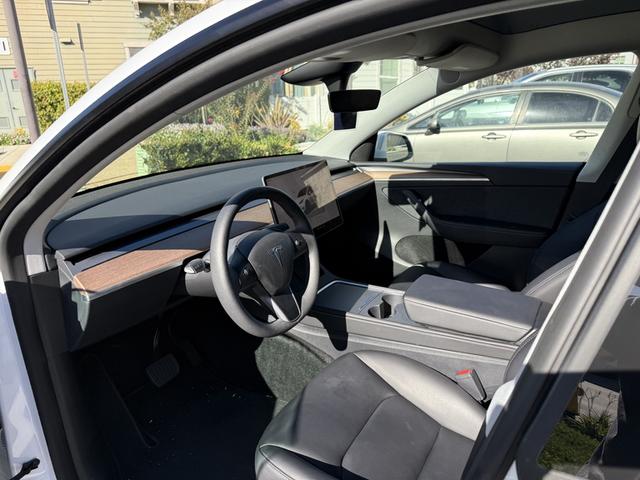 Photo of 2024 White Tesla Model Y