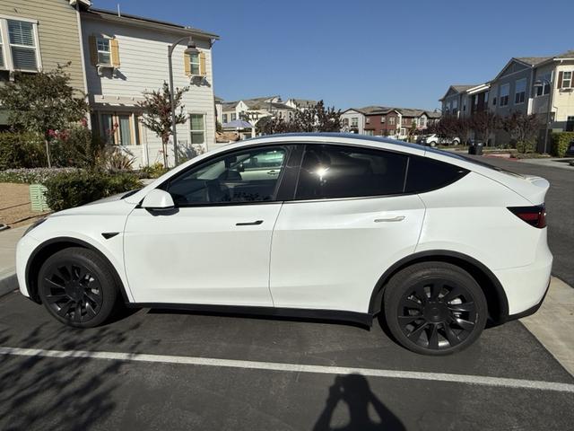 Photo of 2024 White Tesla Model Y