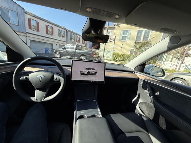 Photo of 2024 White Tesla Model Y