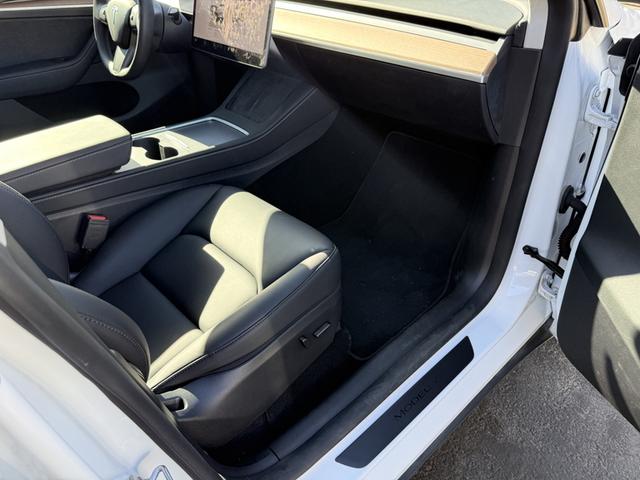 Photo of 2024 White Tesla Model Y