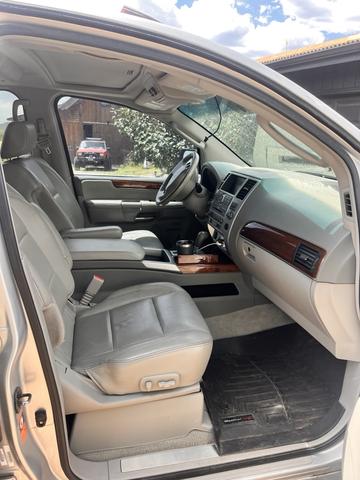Photo of 2008 Silver INFINITI QX56