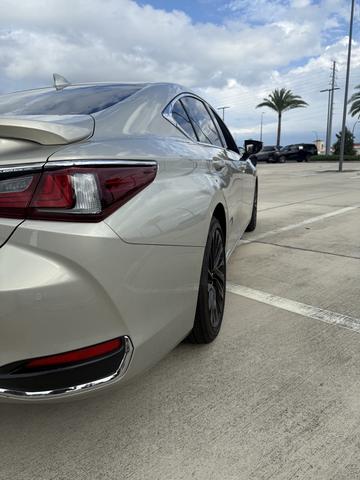 Photo of 2019 Beige Lexus ES 300h