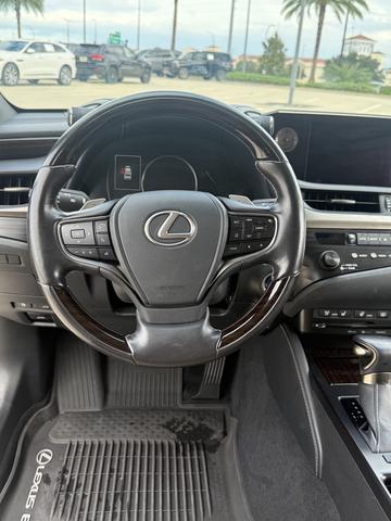 Photo of 2019 Beige Lexus ES 300h