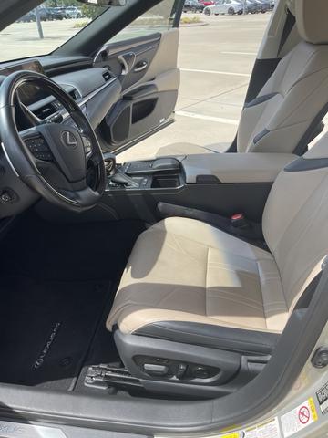 Photo of 2019 Beige Lexus ES 300h