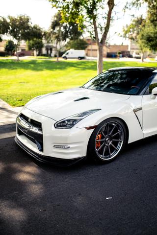 Photo of 2014 White Nissan GT-R