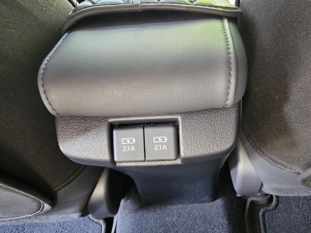 Photo of 2021 White Toyota Prius Prime