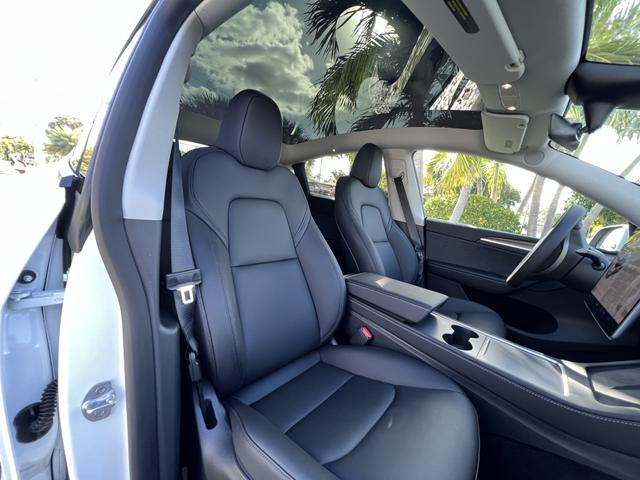 Photo of 2023 White Tesla Model Y