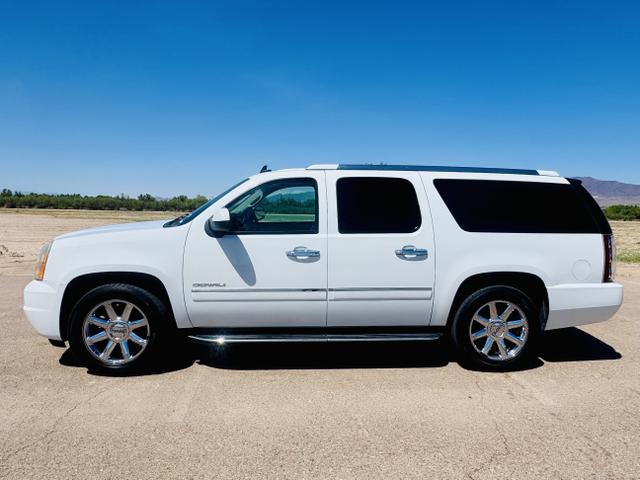 Photo of 2011 White GMC Yukon XL