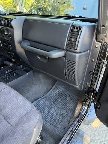 Photo of 2005 Black Jeep Wrangler