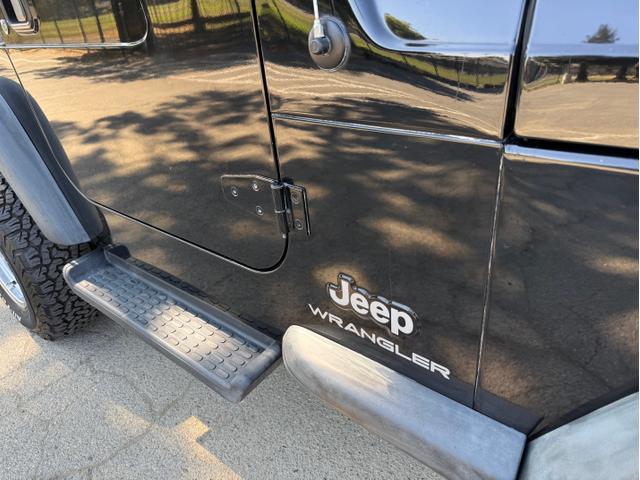 Photo of 2005 Black Jeep Wrangler