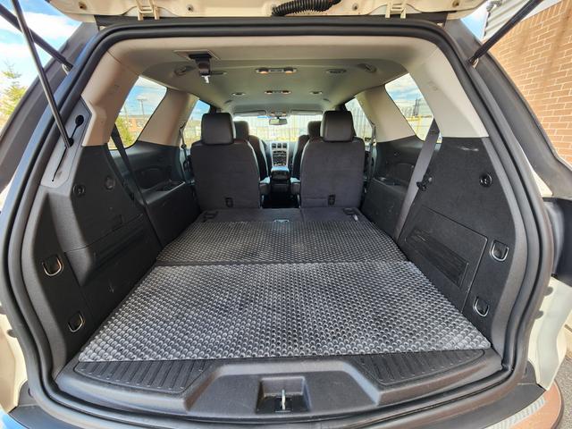 Photo of 2012 White GMC Acadia