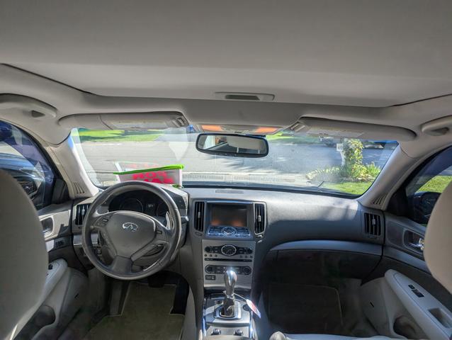 Photo of 2011 Gray INFINITI G37