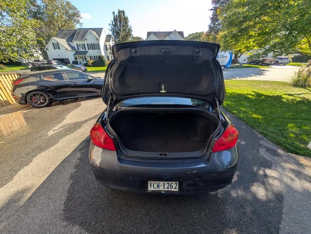 Photo of 2011 Gray INFINITI G37