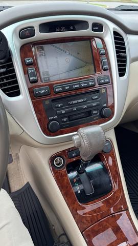 Photo of 2006 Gold Toyota Highlander Hybrid