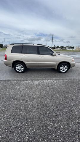 Photo of 2006 Gold Toyota Highlander Hybrid